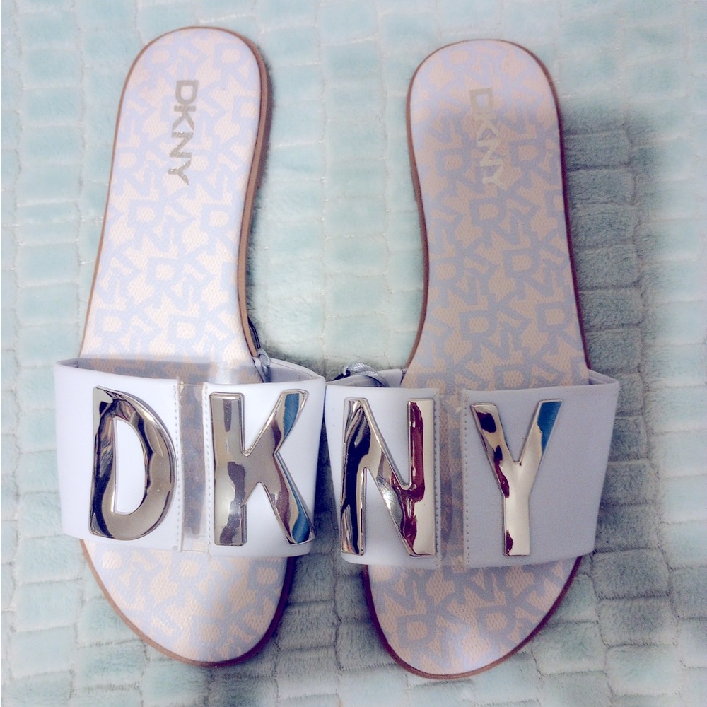 DKNY SkyBlue Sandals Size9 New